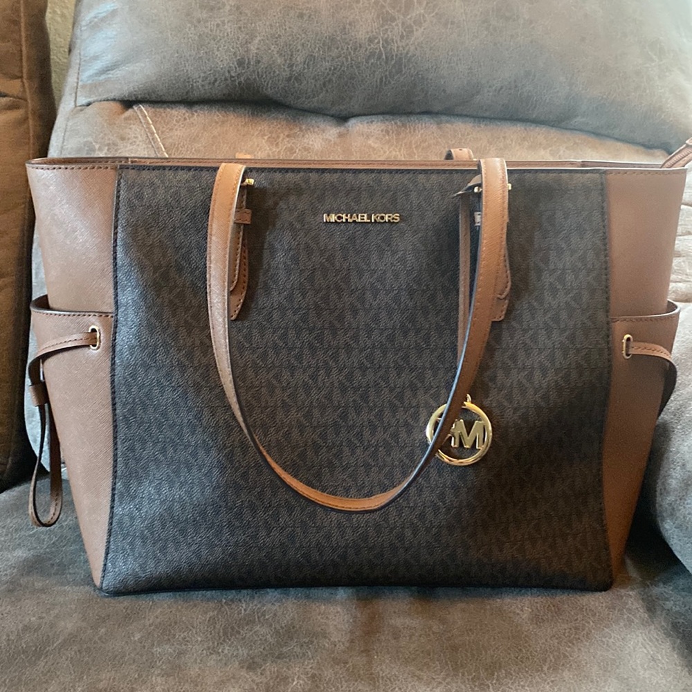 Final price!Michael Kors large shoulder bag